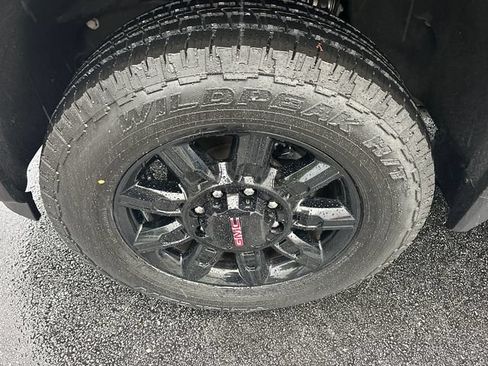 Used 2024 GMC Sierra 2500 AT4 w/ AT4 Preferred Package AWD/4WD image 12