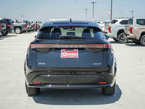 Used 2025 Nissan Ariya FWD image 6