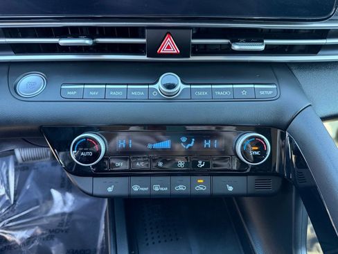 Used 2023 Hyundai Elantra SEL w/ Convenience Package image 25