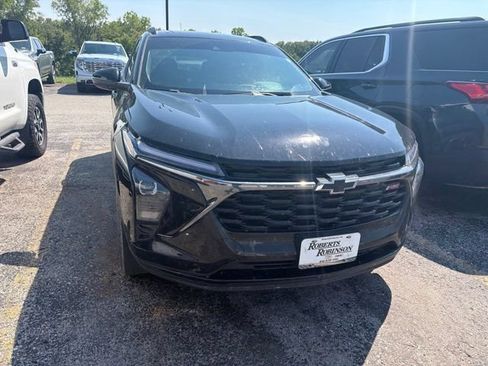 Used 2025 Chevrolet Trax RS w/ Sunroof Package FWD image 8