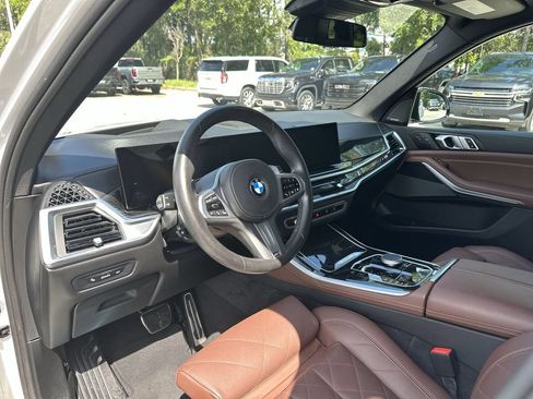 Used 2025 BMW X5 xDrive40i w/ M Sport Package AWD/4WD image 10