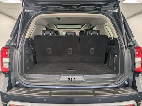 Used 2023 Ford Expedition XLT image 23