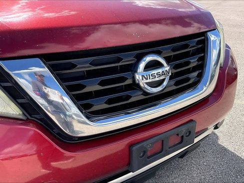Used 2017 Nissan Pathfinder SV image 34