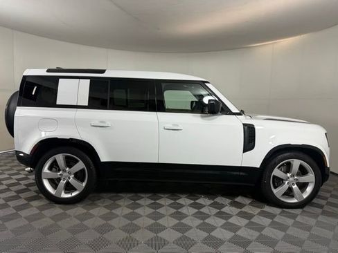 New 2025 Land Rover Defender 110 X-Dynamic SE image 9