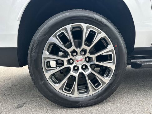New 2026 GMC Yukon XL Denali w/ Denali Reserve Package image 18