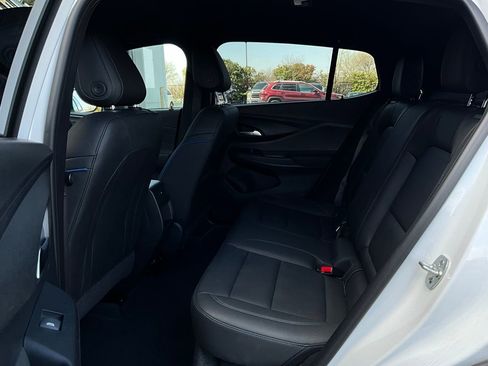 Used 2025 Buick Envista Sport Touring image 11