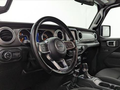 Used 2020 Jeep Gladiator Overland w/ Trailer Tow Package image 23