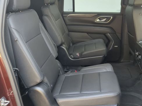 Used 2023 Chevrolet Suburban Z71 w/ Luxury Package image 18