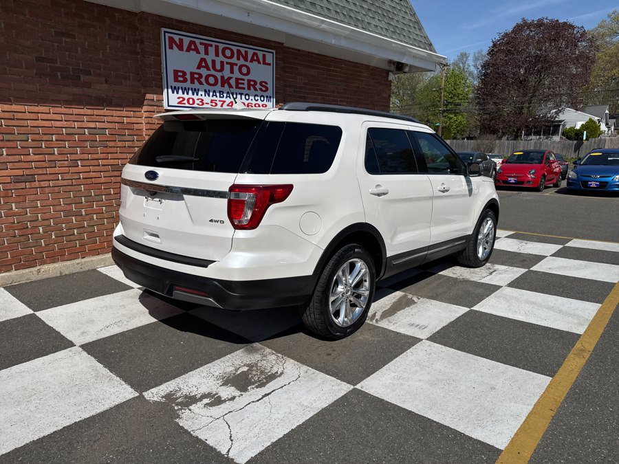 Used 2019 Ford Explorer XLT w/ Equipment Group 202A AWD/4WD image 3