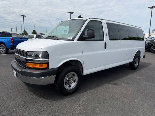 Used 2025 Chevrolet Express 3500 LT w/ LT Preferred Equipment Group RWD image 3