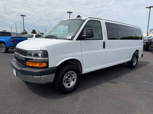 Used 2025 Chevrolet Express 3500 LT w/ LT Preferred Equipment Group RWD image 3