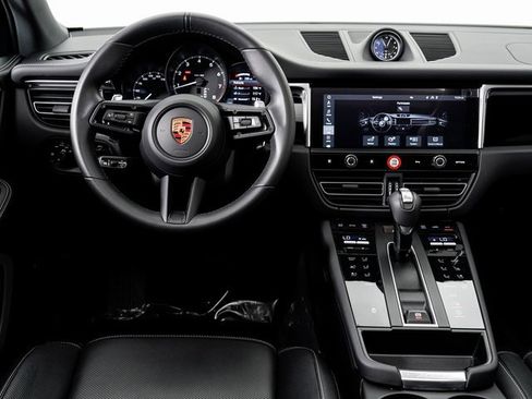 Used 2025 Porsche Macan image 17