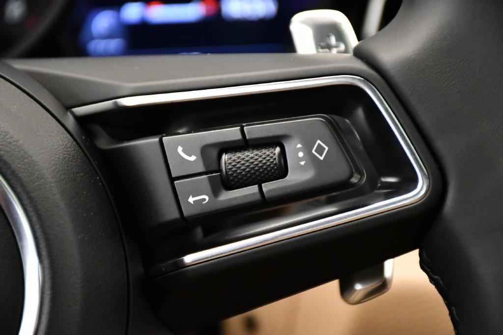 Certified 2026 Porsche Macan Turbo AWD/4WD image 27