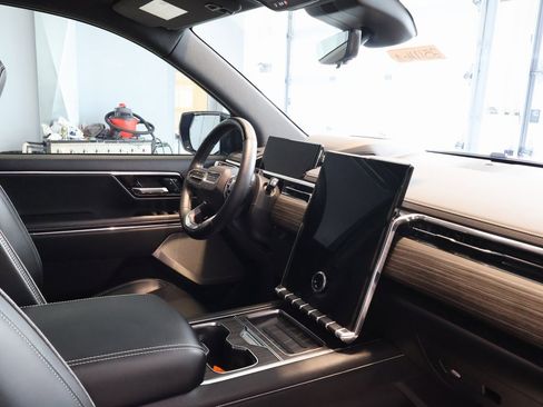 Used 2024 GMC Sierra EV Denali image 44