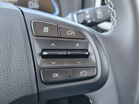 Certified 2025 Hyundai Venue Limited FWD image 21