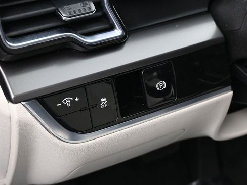 Used 2023 Kia Sportage EX image 15