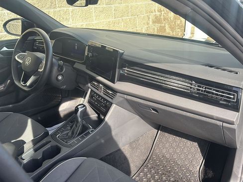 Used 2025 Volkswagen Jetta Sport FWD image 20