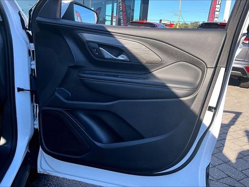 Used 2024 GMC Terrain SLT image 27