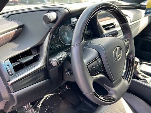 Used 2020 Lexus ES 300h w/ Premium Package FWD image 32