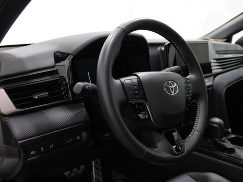 Used 2025 Toyota Camry SE FWD image 12