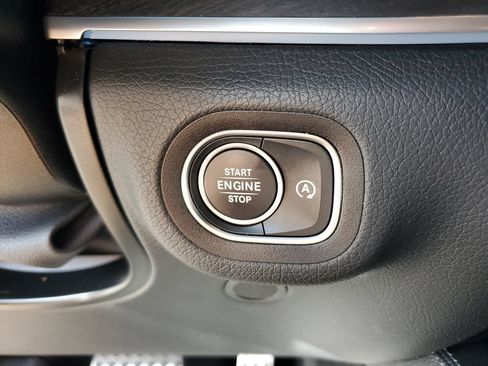 Used 2025 Mercedes-Benz GLS 450 4MATIC image 25