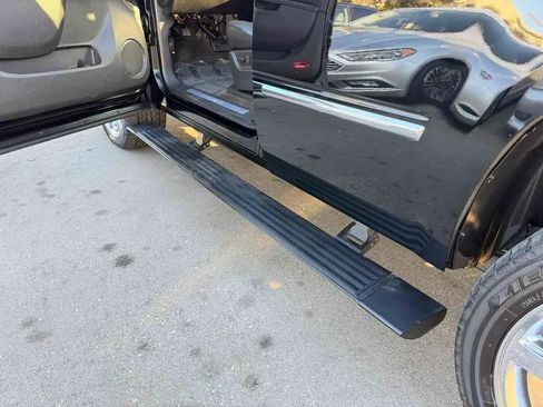 Used 2011 Cadillac Escalade 4WD Hybrid image 9