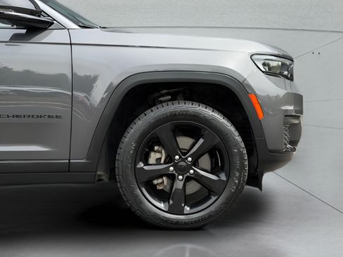 Used 2022 Jeep Grand Cherokee L Laredo AWD/4WD image 12