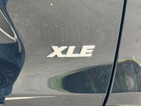 Used 2024 Toyota RAV4 XLE FWD image 38