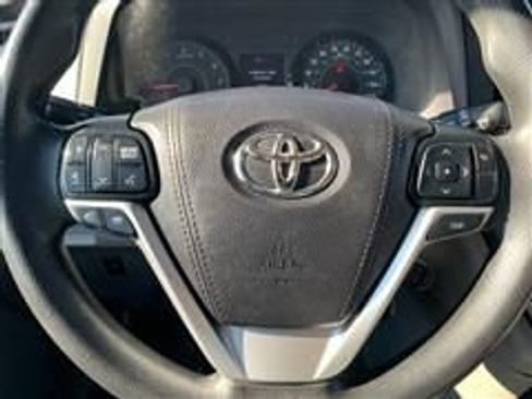 Used 2016 Toyota Sienna LE image 22