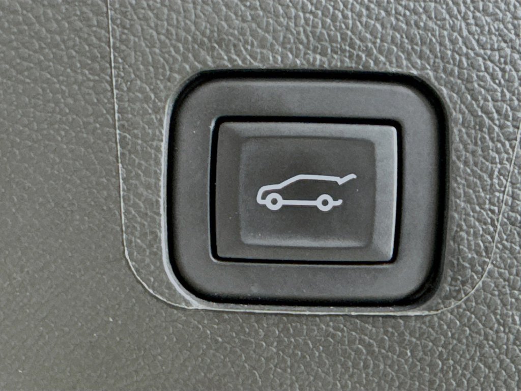 Used 2023 Chevrolet Traverse High Country w/ LPO, Floor Liner Package FWD image 34