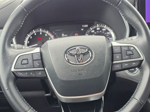 Used 2023 Toyota Highlander XSE image 28