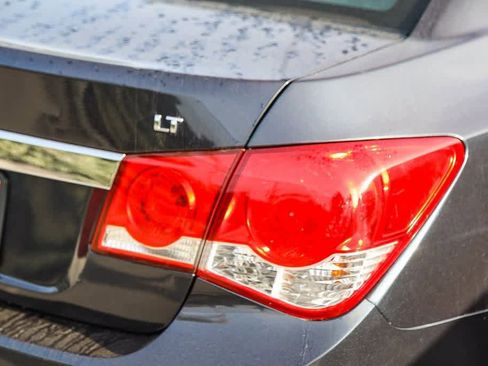 Used 2016 Chevrolet Cruze LT image 11