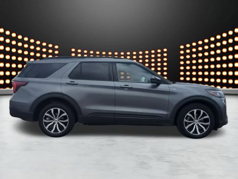 Used 2025 Ford Explorer ST-Line AWD/4WD image 9