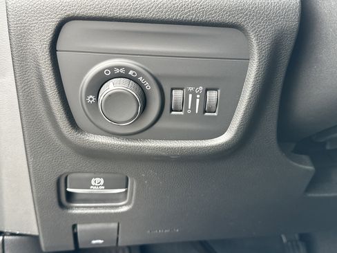 New 2026 Jeep Grand Cherokee Altitude image 38