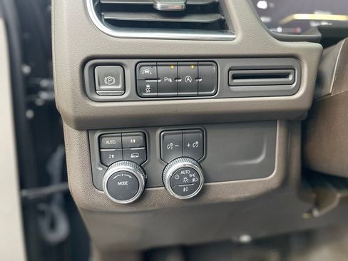 Used 2023 GMC Yukon SLT image 13