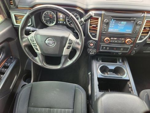 Used 2018 Nissan Titan SV w/ SV Convenience Package image 28