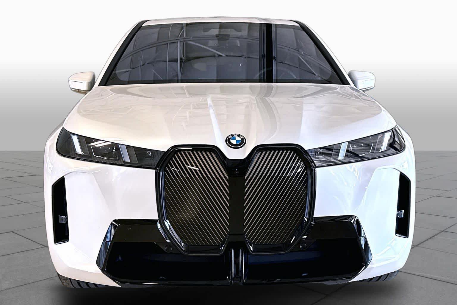 Used 2026 BMW iX xDrive45 w/ M Sport Package AWD/4WD image 3