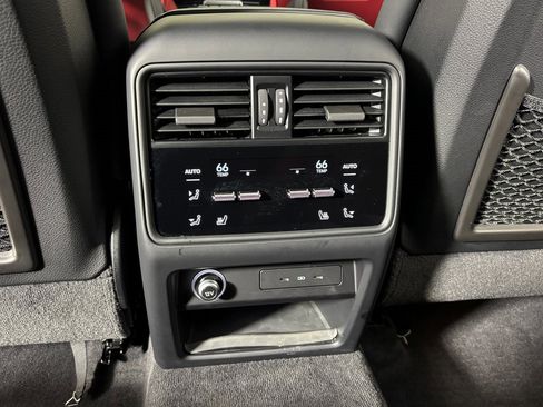 Used 2024 Porsche Cayenne image 37