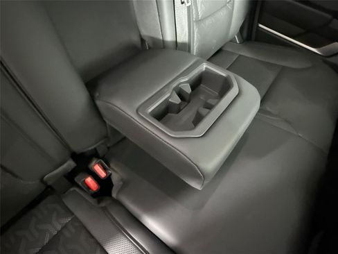 Used 2022 Toyota Tundra SR5 w/ SR5 Premium Package RWD image 38