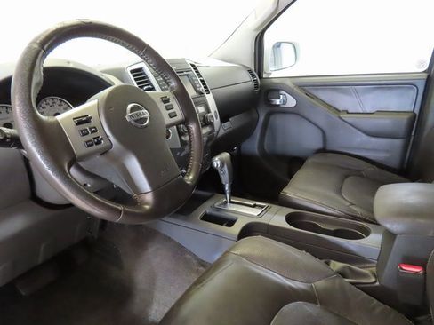 Used 2017 Nissan Frontier PRO-4X w/ Pro-4x Luxury Package image 4