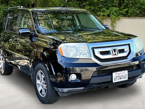 Used 2011 Honda Pilot Touring image 1