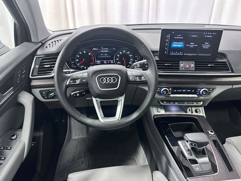 Used 2024 Audi Q5 2.0T Premium image 3