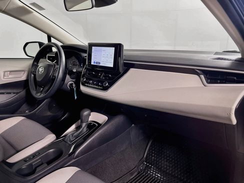 Used 2025 Toyota Corolla LE FWD image 24