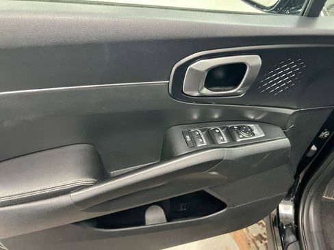 Used 2024 Kia Sorento S FWD image 15