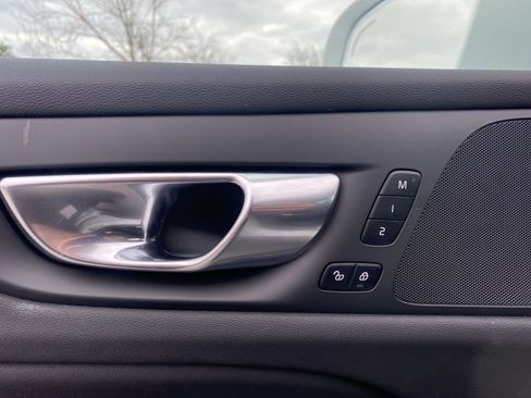 Used 2025 Volvo V60 B5 Cross Country Plus image 27