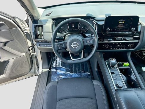 Used 2025 Nissan Pathfinder SV AWD/4WD image 18