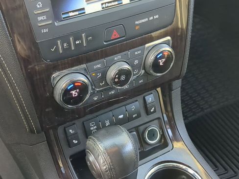 Used 2017 Chevrolet Traverse LT image 18