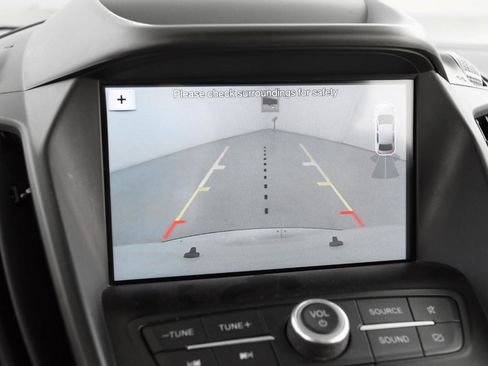 Used 2019 Ford Escape SEL image 19