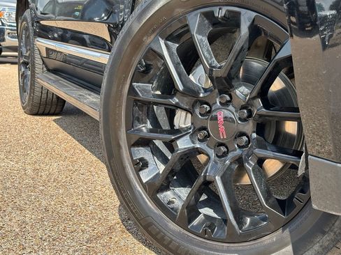 Used 2023 GMC Yukon SLT AWD/4WD image 62