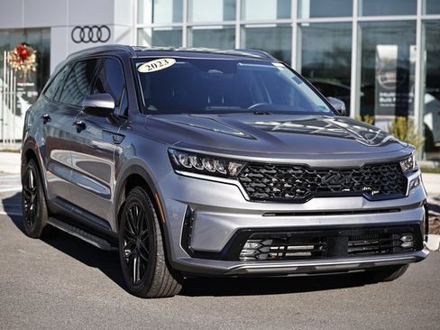 Used 2023 Kia Sorento EX image 2